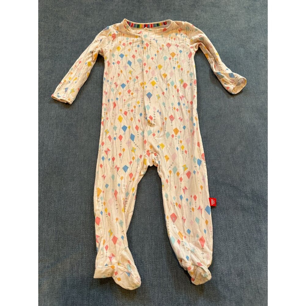 Magnetic Me Footed Sleeper - kites